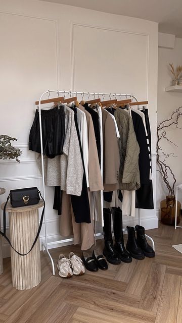 Wardrobe Essentials yang Wajib Dimiliki